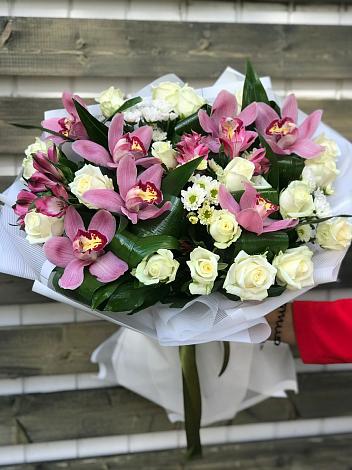 Букет цветов из: Розы и Хризантемы в Цоци-Юрте