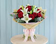 Букет цветов из:  Лилии и Розы в Цоци-Юрте