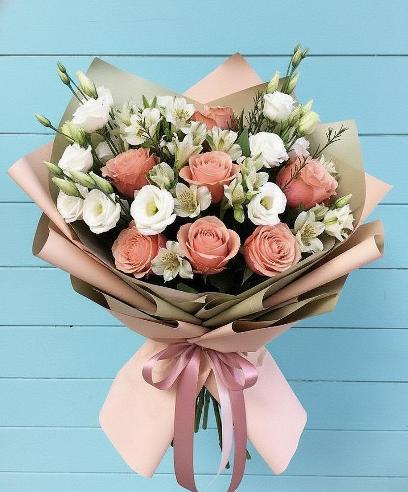 Букет цветов из: Розы, Альстромерии и Лизиантусы в Цоци-Юрте