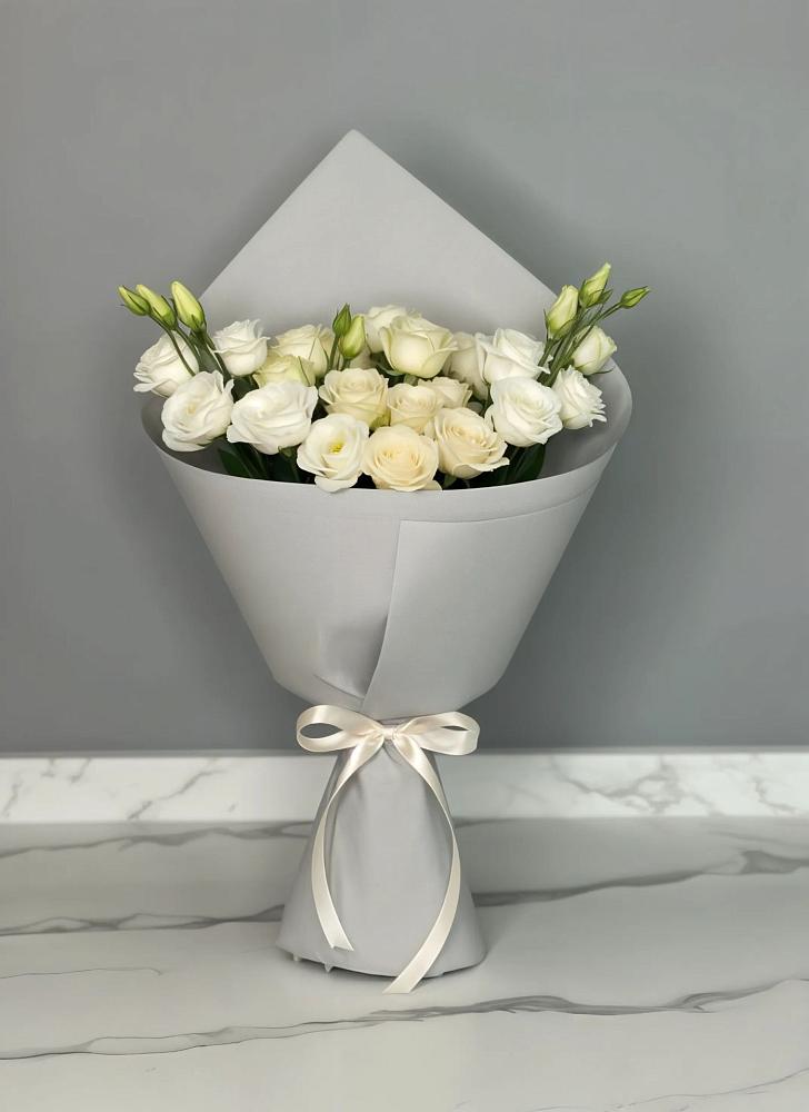 Букет цветов из: Розы и Лизиантусы в Цоци-Юрте