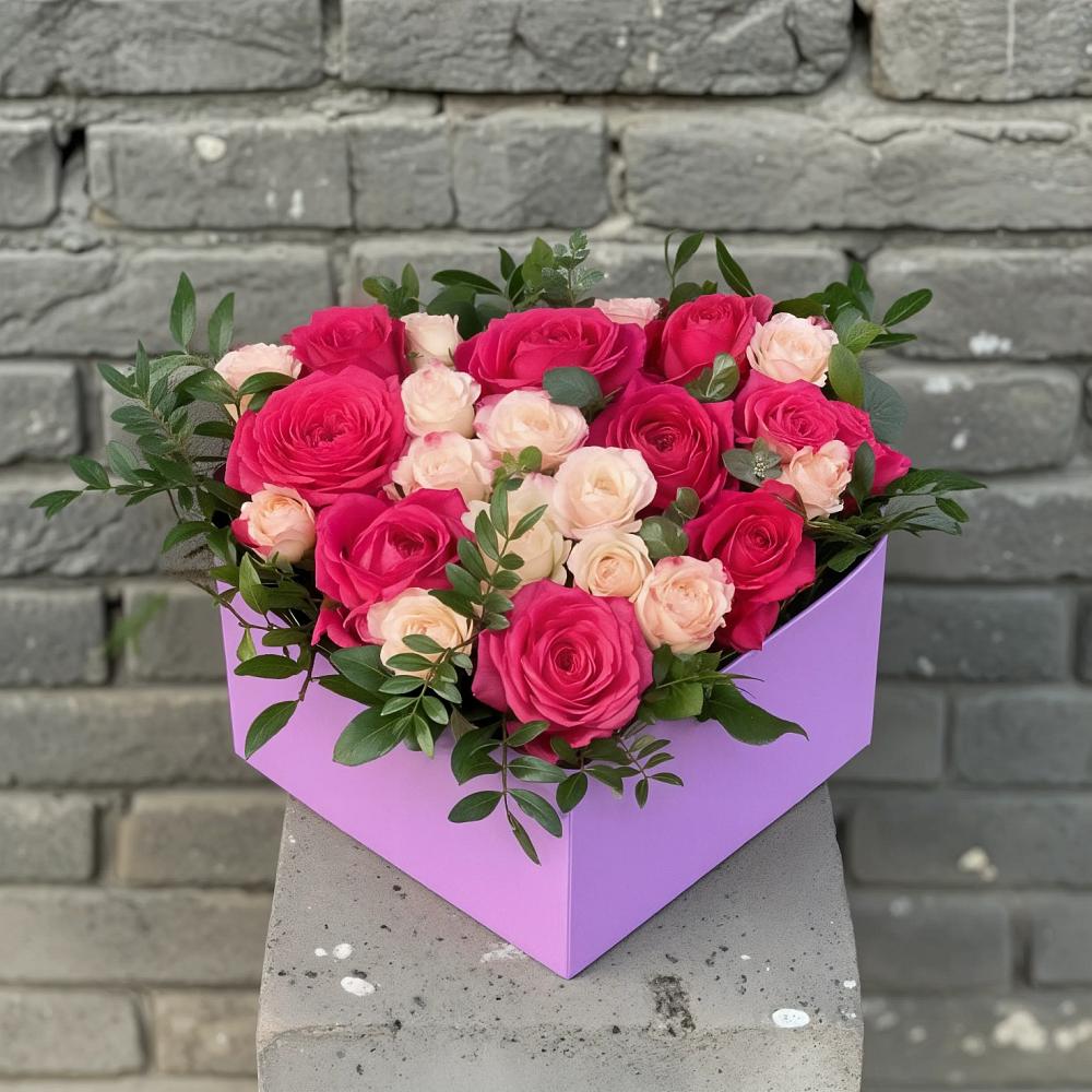 Цветочная композиция из Розы в коробке в Цоци-Юрте