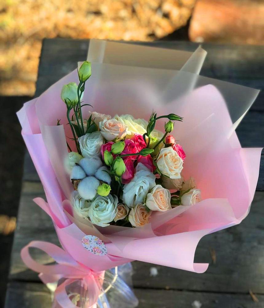 Букет цветов из: Розы и Лизиантусы в Цоци-Юрте