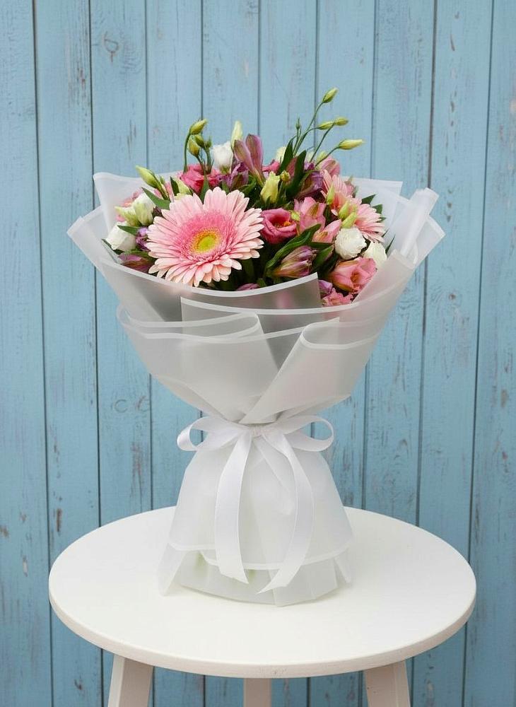 Букет цветов из: Герберы, Альстромерии и Лизиантусы в Цоци-Юрте