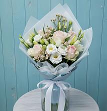 Букет цветов из:  Розы и Лизиантусы в Цоци-Юрте
