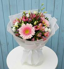 Букет цветов из:  Герберы, Альстромерии и Лизиантусы в Цоци-Юрте