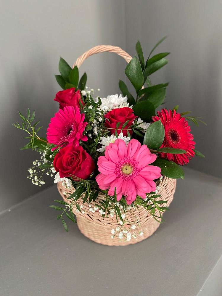 Цветочная композиция из Розы, Хризантемы и Герберы в корзине в Цоци-Юрте