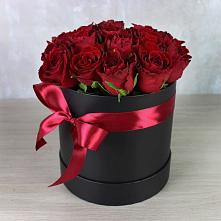 Цветочная композиция из Розы в шляпной коробке в Цоци-Юрте