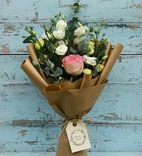 Букет цветов из:  Розы и Лизиантусы в Цоци-Юрте